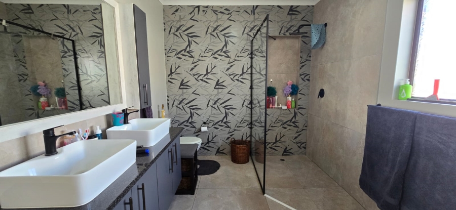 4 Bedroom Property for Sale in Flamwood North West